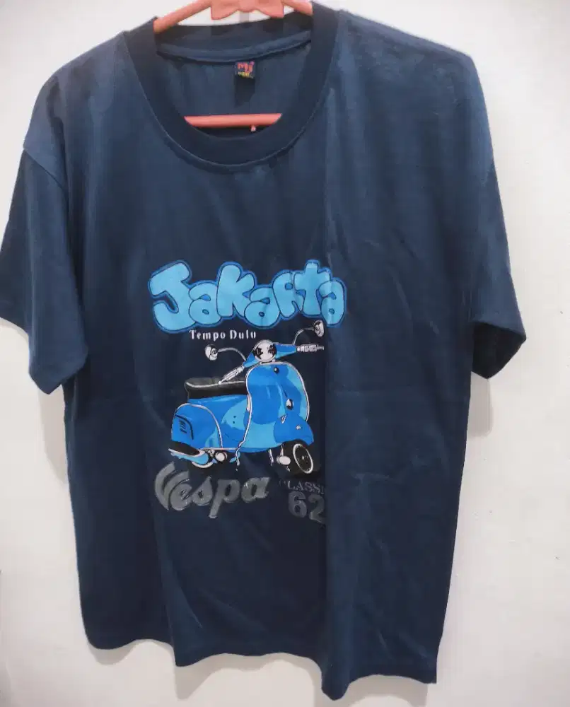 Kaos wanita motif tulisan jakarta
