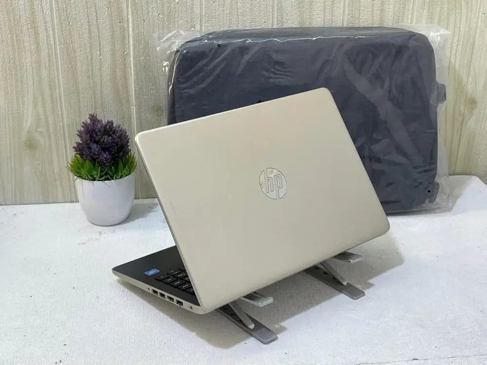 BU Hp 14s-cf1047TU Intel N4205U RAM 8 GB SSD 256 GB Mulus