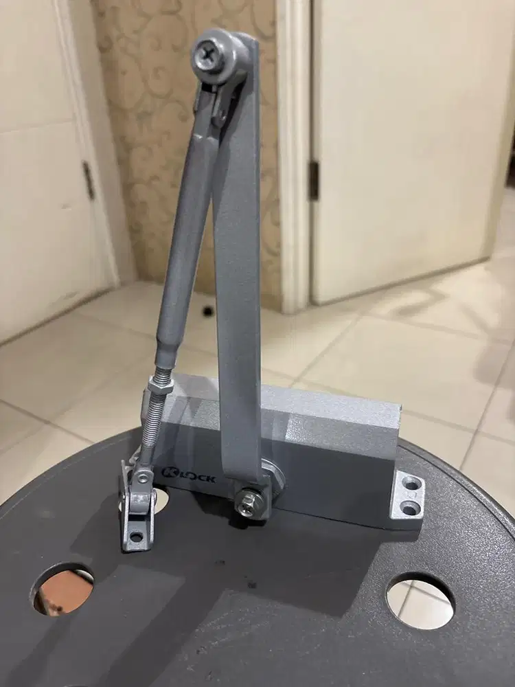 KLock penutup pintu otomatis