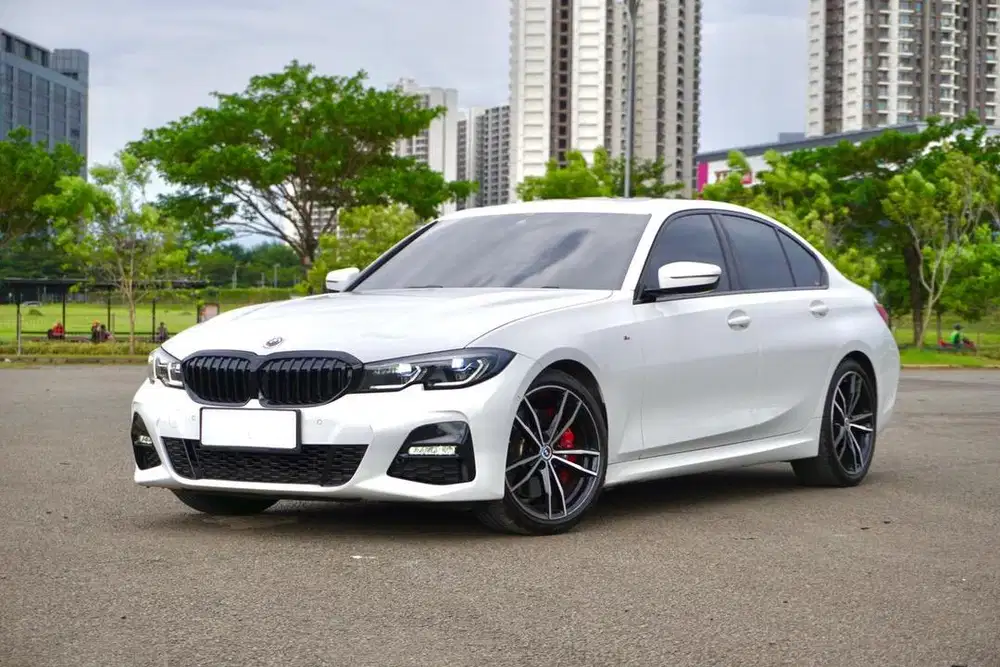 DP Ringan BMW 330i G20 MSport  B48 50 Jahre Edition 2022 Putih