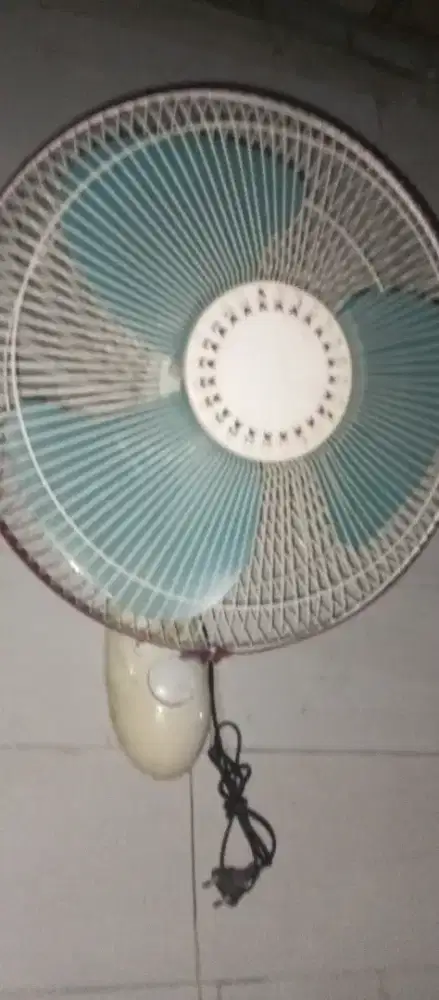 Kipas tembok 16 in cosmos