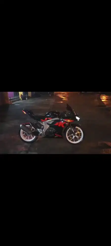 Di jual sepeda motor GSX R 150