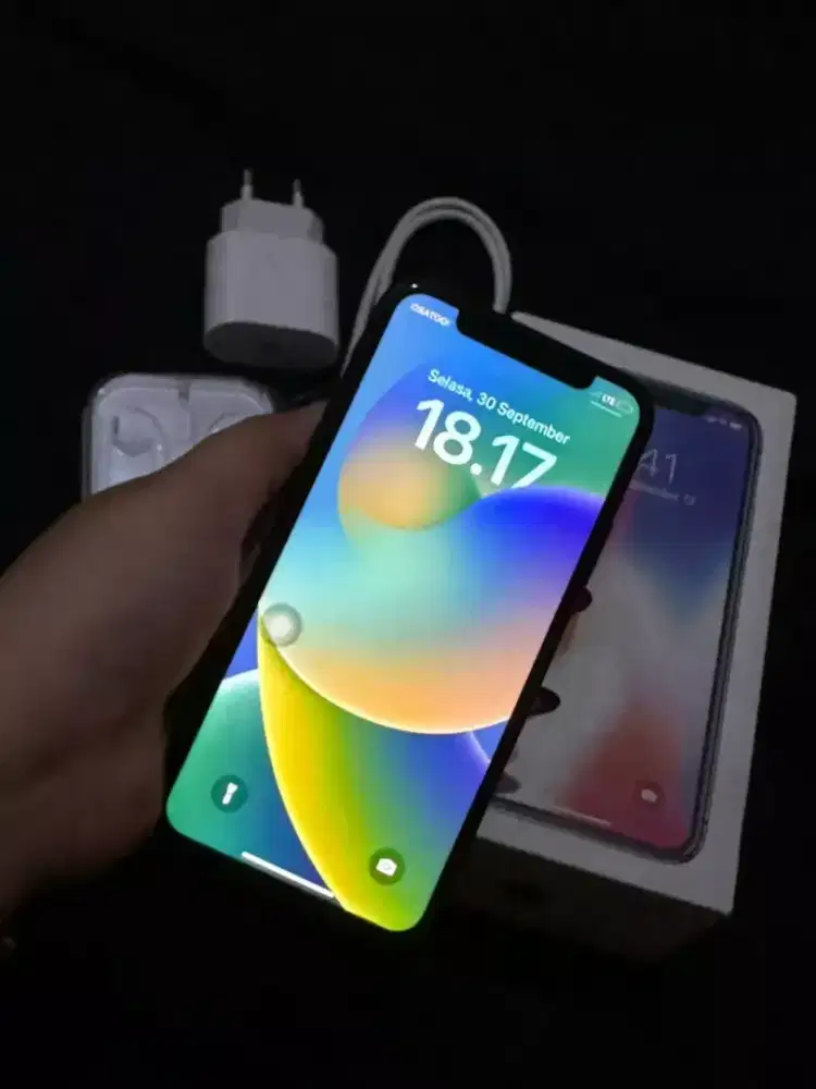 iPhone X - 64 - Black