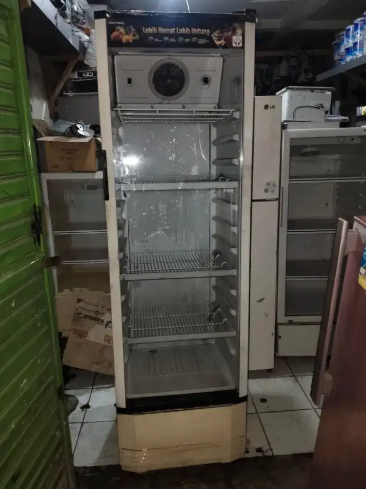 Showcase Polytron Ukuran Jumbo Kondisi Normal Dingin siap pakai