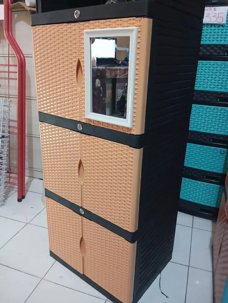Lemari Plastik Doremi Susun 3 Full kunci + Kaca