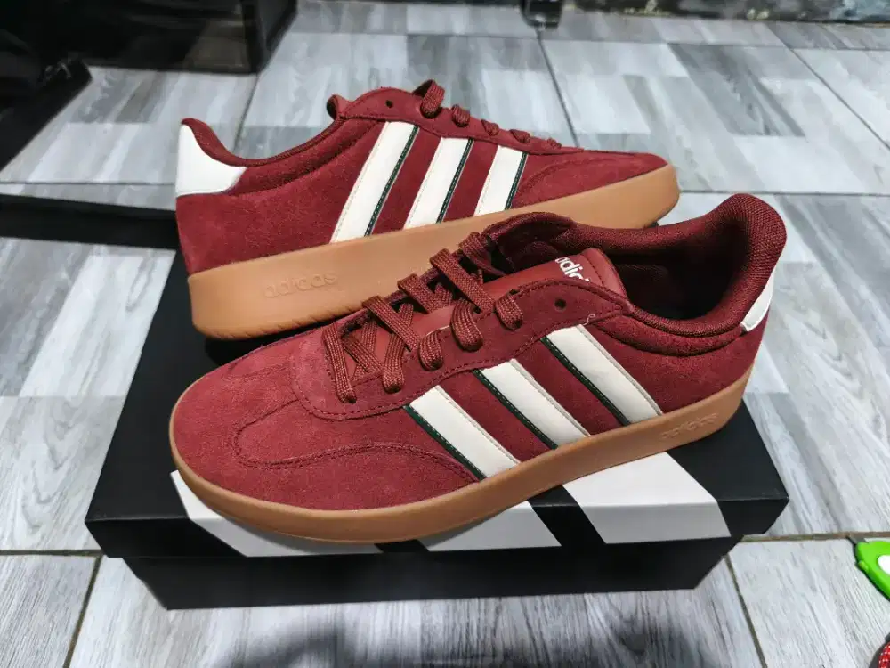 Adidas Barreda BNIB/NEW SZ 42
