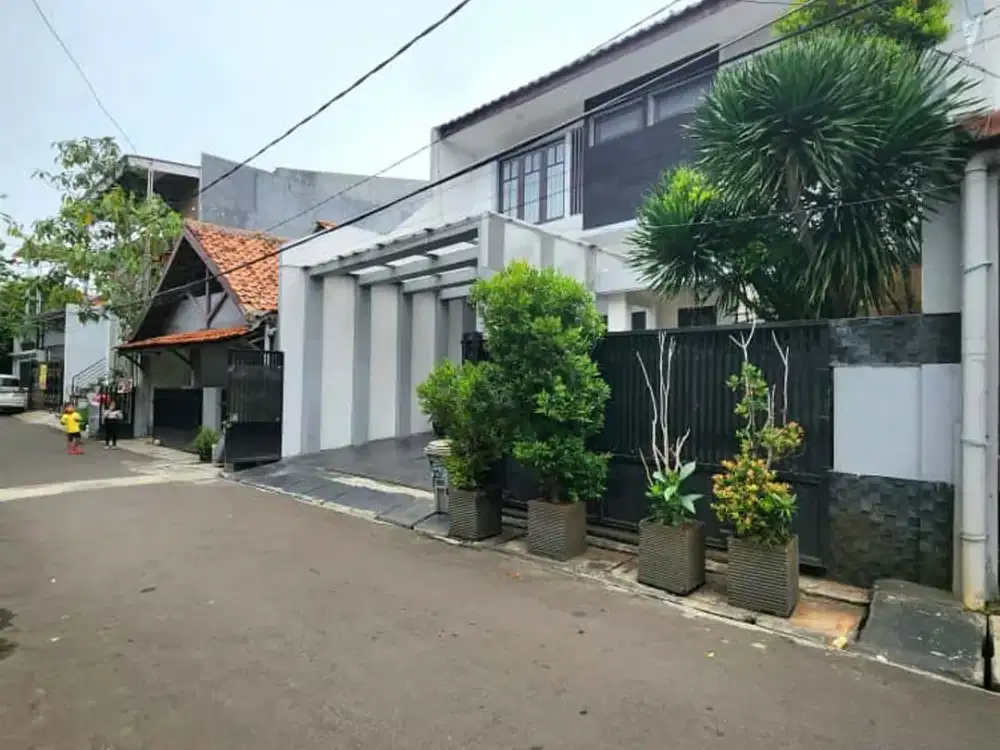 For Sale Rumah Bagus - Bangunan Terawat - Siap Huni Kebayoran Baru Radio Dalam - Furnished