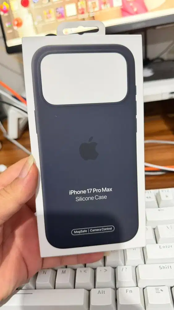 Case/casing iphone 17 promax Hitam original