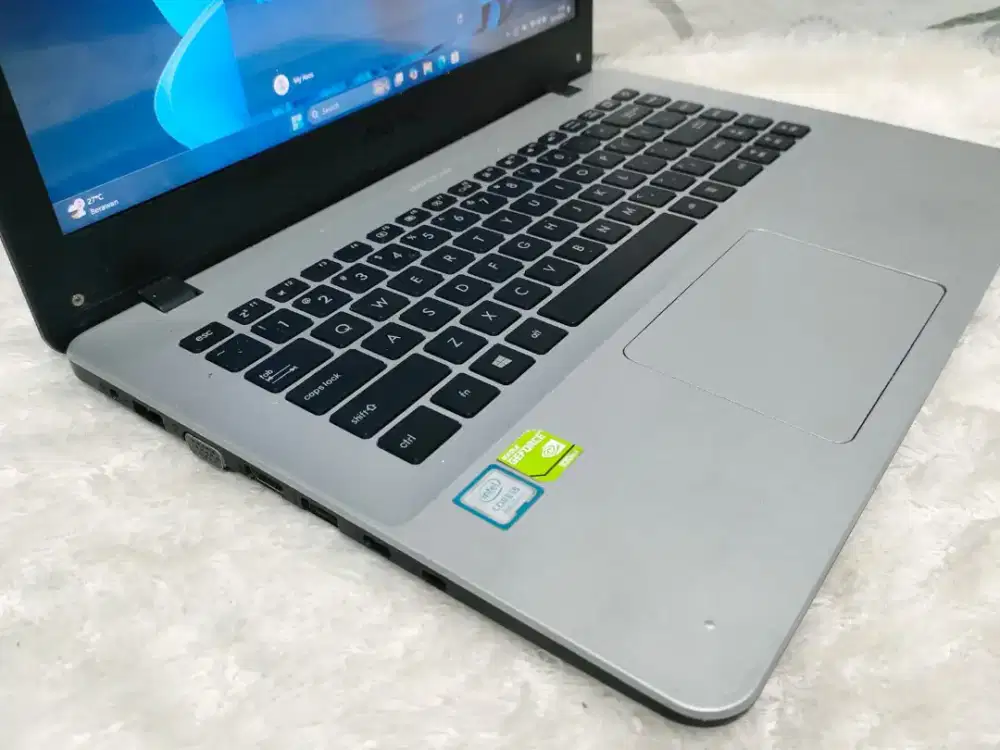 Laptop Asus A442U