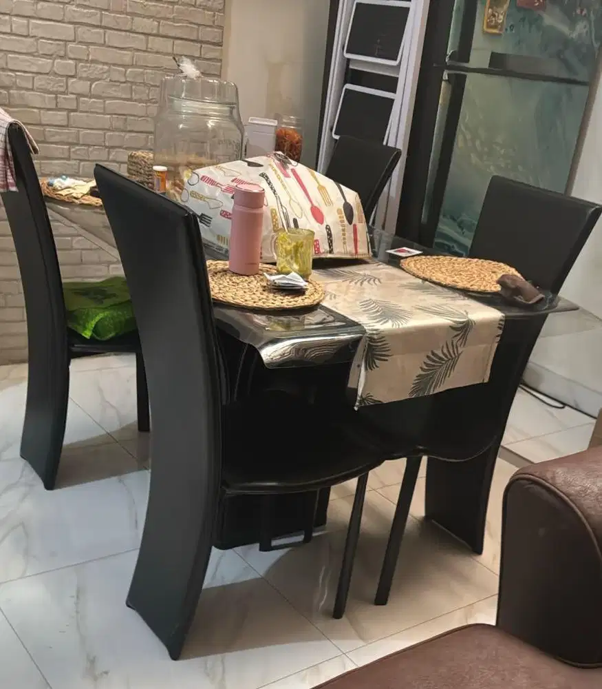 MEJA MAKAN KACA 4 KURSI