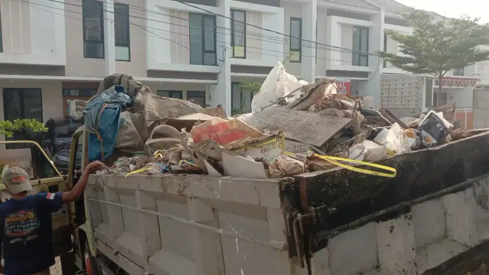 Barangkali butuh mobil buat buang puing / sampah dll