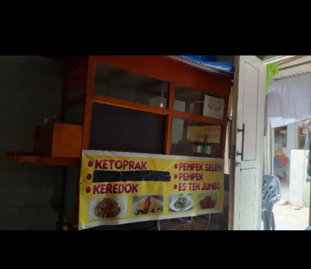 Gerobak kayu kokoh