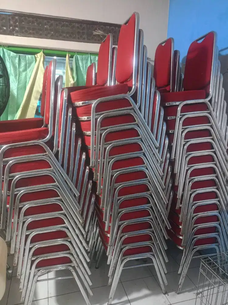 Kursi Susun Futura