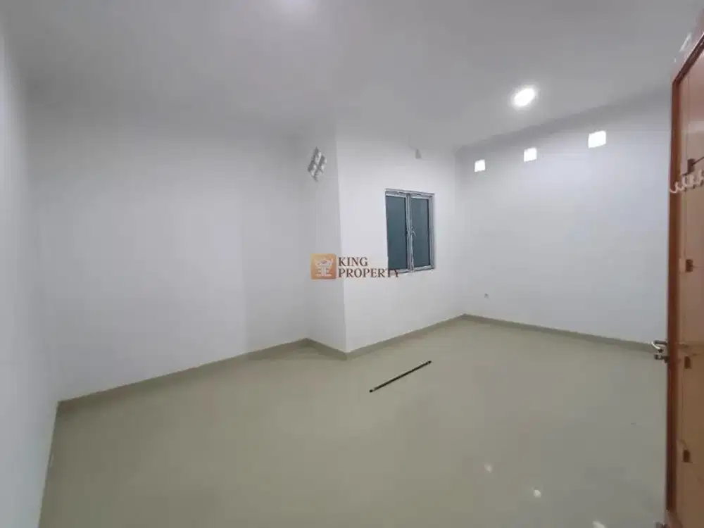 Strategis Sewa Rumah 3 Lantai Unfurnished Bagus Akses Depan Jalan Raya Dekat Polri Sektor Palmerah, SPBU, Bank, Sekolah Rumah di Tomang Kepa Raya