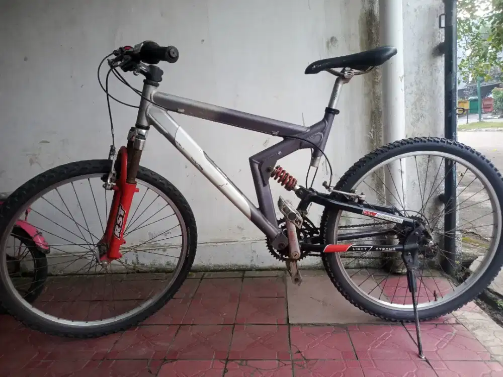 Jual sepeda gunung warna merah putih