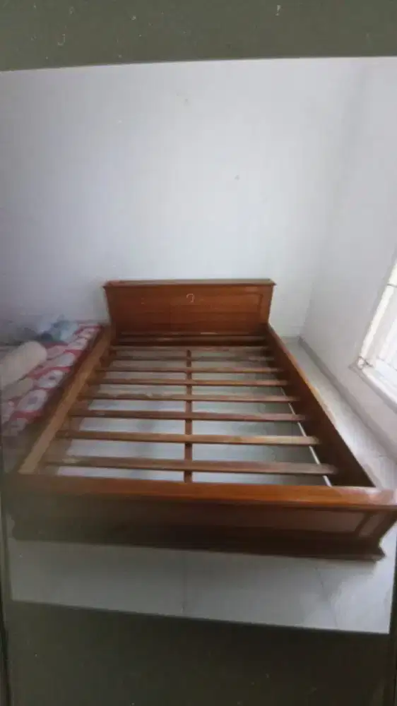 Tempat Tidur Kayu Jati