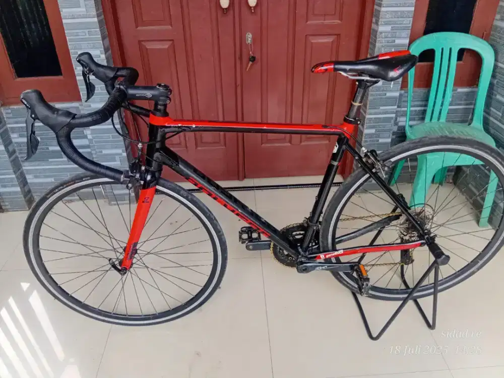 Roadbike Polygon Strattos S3