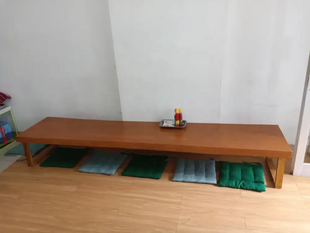 Meja Kayu Lesehan