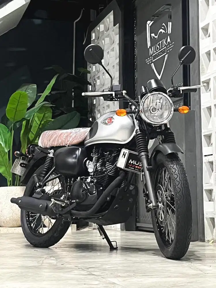 Istimewa‼️Kawasaki W175 Se Th 2018 - Ayu Mustika