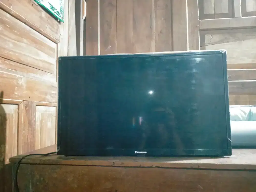 Tv led 24inchi analog panasonic