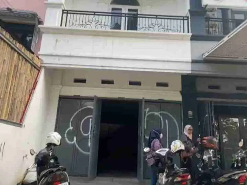 Disewakan ruko strategis dipinggir jln Juanda Depok
