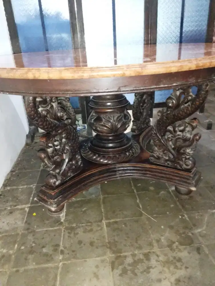 Satu set meja antik dan kursi antik jadul