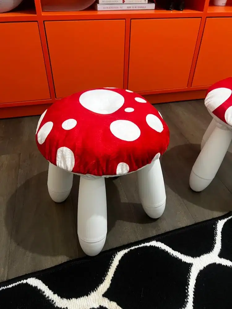 Kursi/Bangku Kecil IKEA