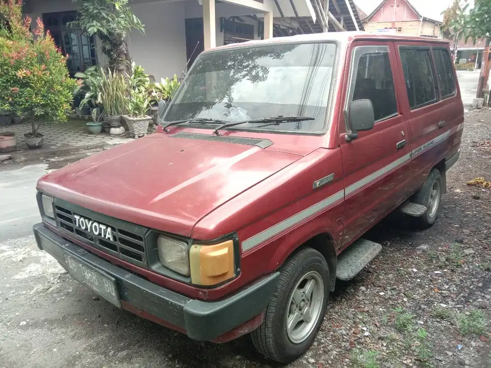 toyota kijang super merah (1989)