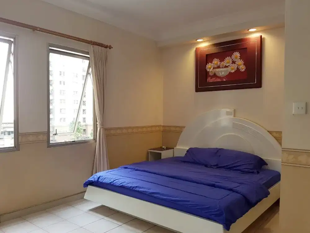 MURAH & STRATEGIS Sewa Tahunan/Bulanan Kondominium Mediteranean Garden Residence 1, ukuran besar & dekat 4 Mal Besar