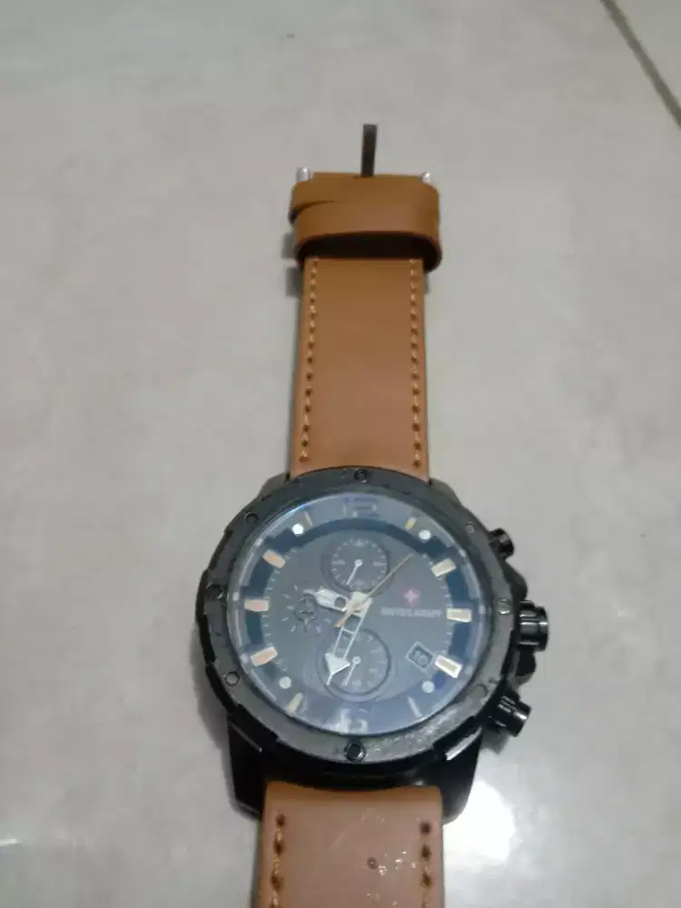 Jam tangan pria Swiss army