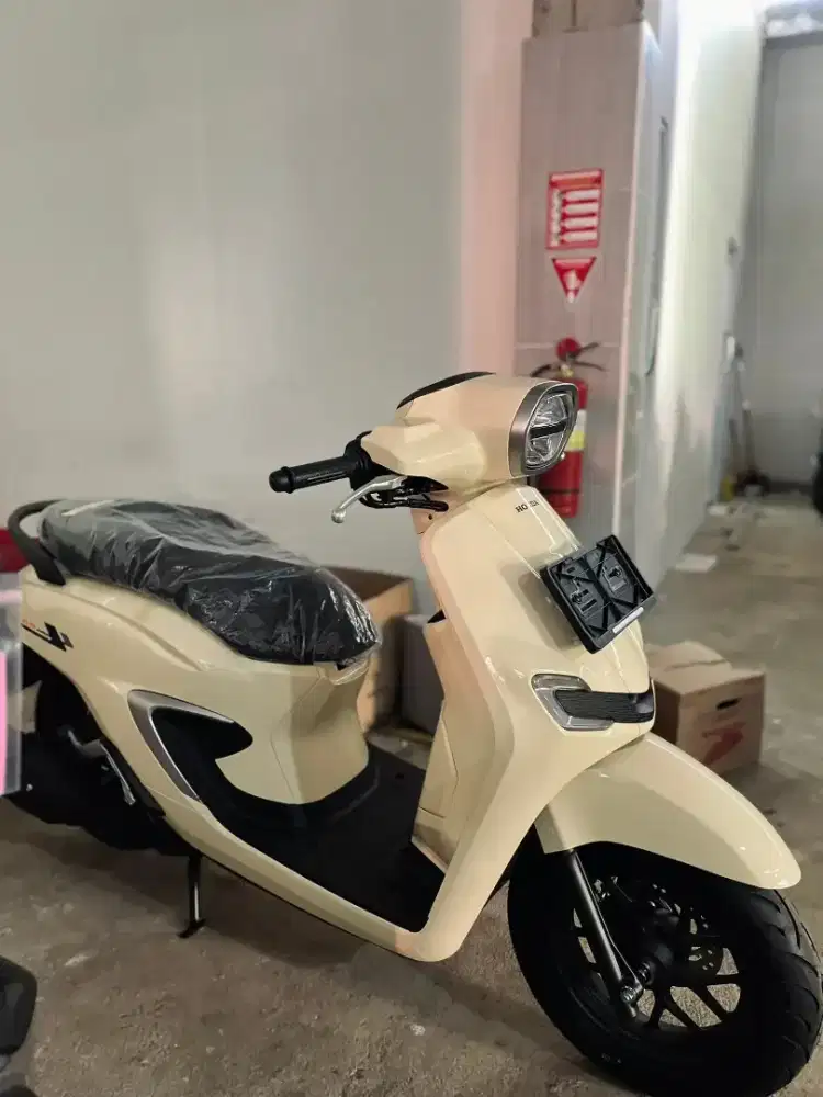 HONDA STYLO 160 CBS KREM