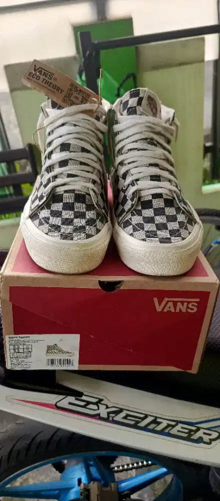 Sepatu merk Vans