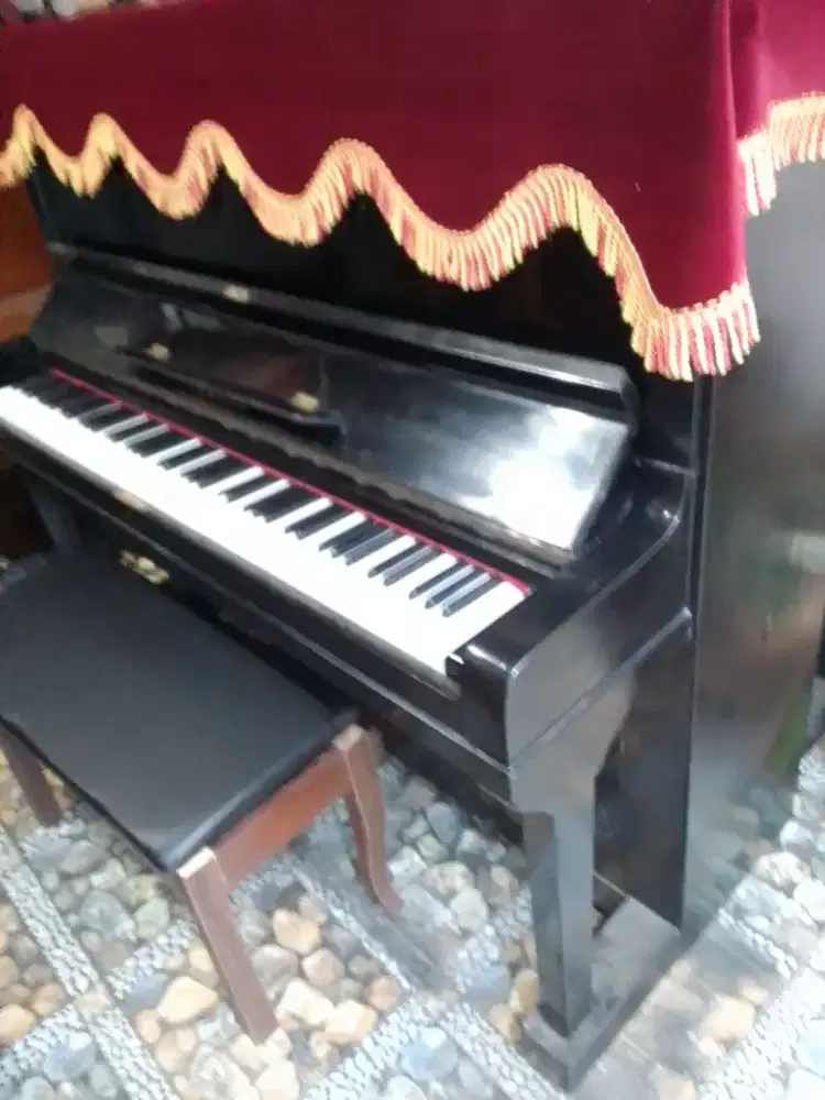 Piano steinberg siap pakai