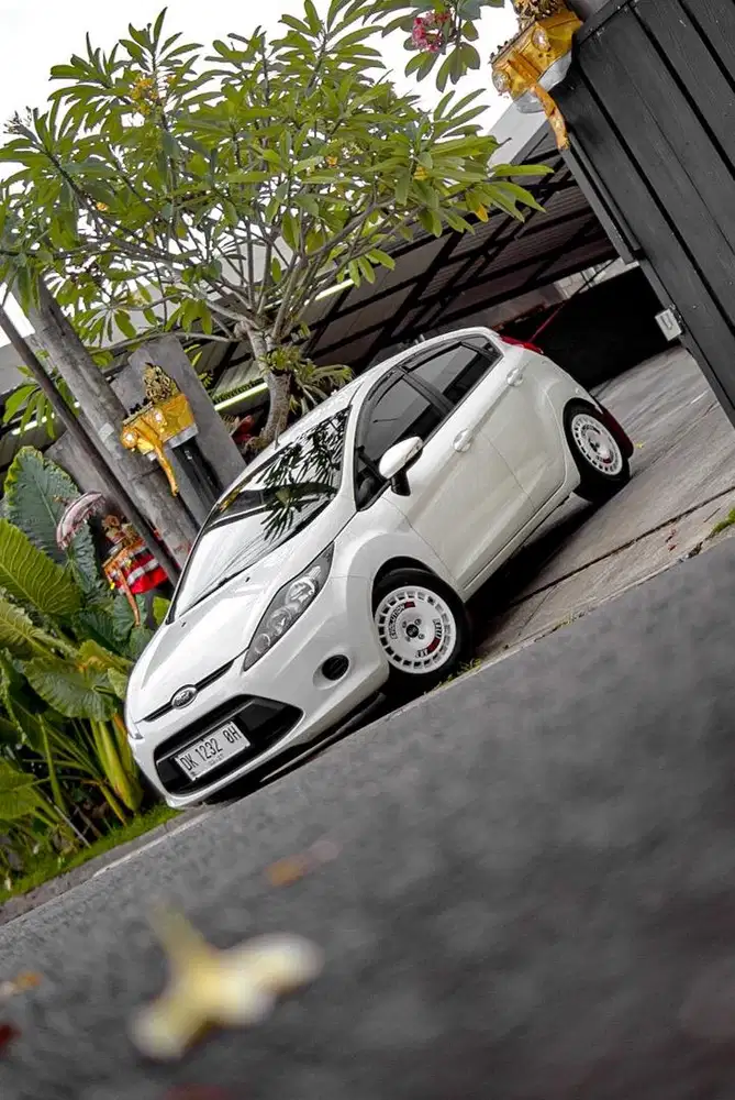 Ford Fiesta Trend Manual Langka Low KM Bisa TT dengan Mobil Lain