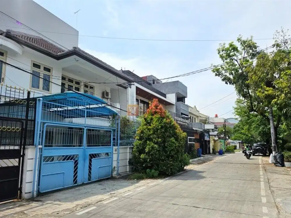 Strategis Sewa Rumah 2 Lantai Furnish Minimal 2 Tahun Terdapat Maid Room Dekat Vihara, Gereja, Minimarket, Pasar Baru Rumah di Jalan Kartini