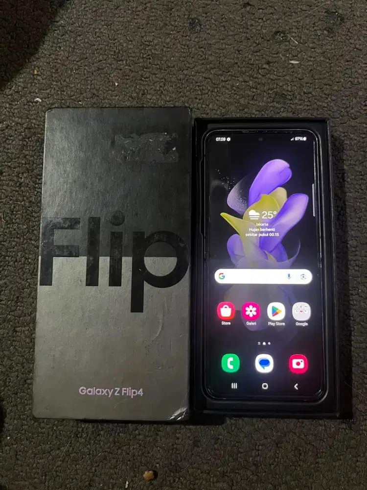 Samsung Z Flip 4 8/256GB Fullset Nominus