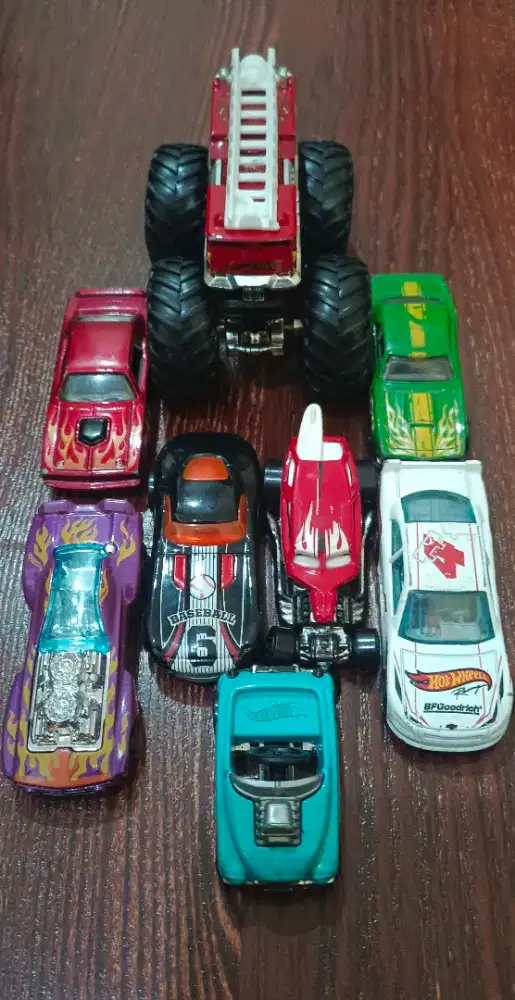 Mainan Hot Wheels dan Monster Truck Take All