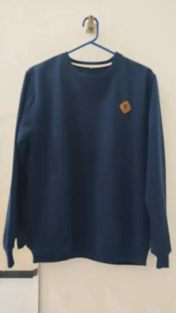 Crewneck Biru Navy
