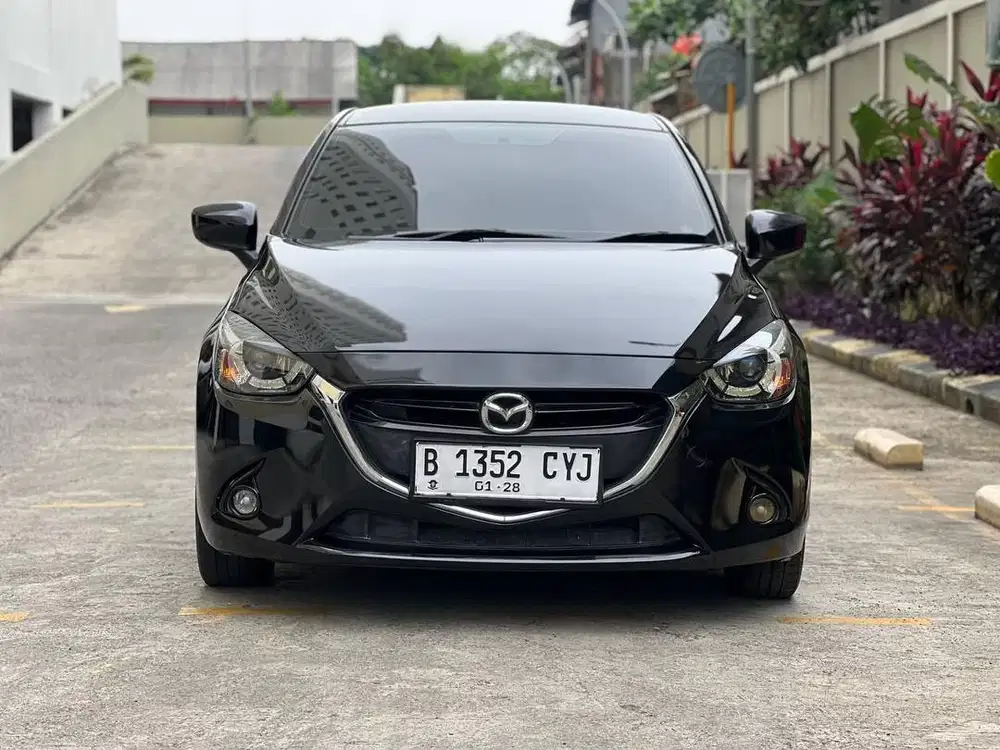 MAZDA 2 R AT SKYACTIV 2014 HITAM KM 91rb