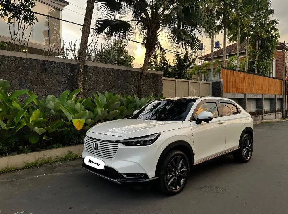 Honda HRV HR-V 2023 Putih Mutiara plat D bandung pearl white Bensin