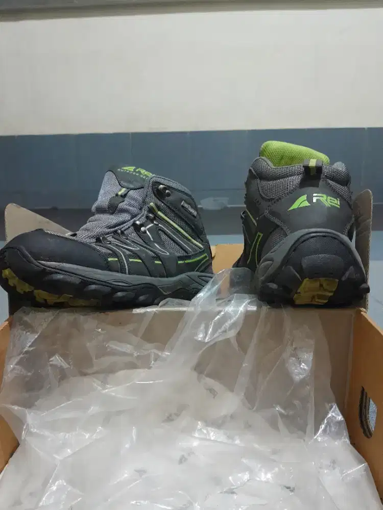 Jual Sepatu Hiking Arei