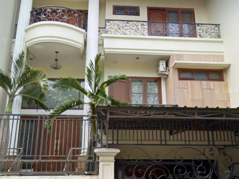 Disewakan rumah mewah di Permata Buana lokasi eksclusive