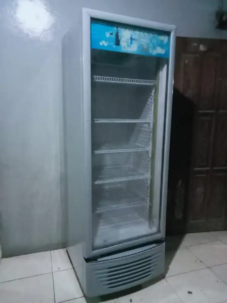 Showcase jumbo 5 rak
