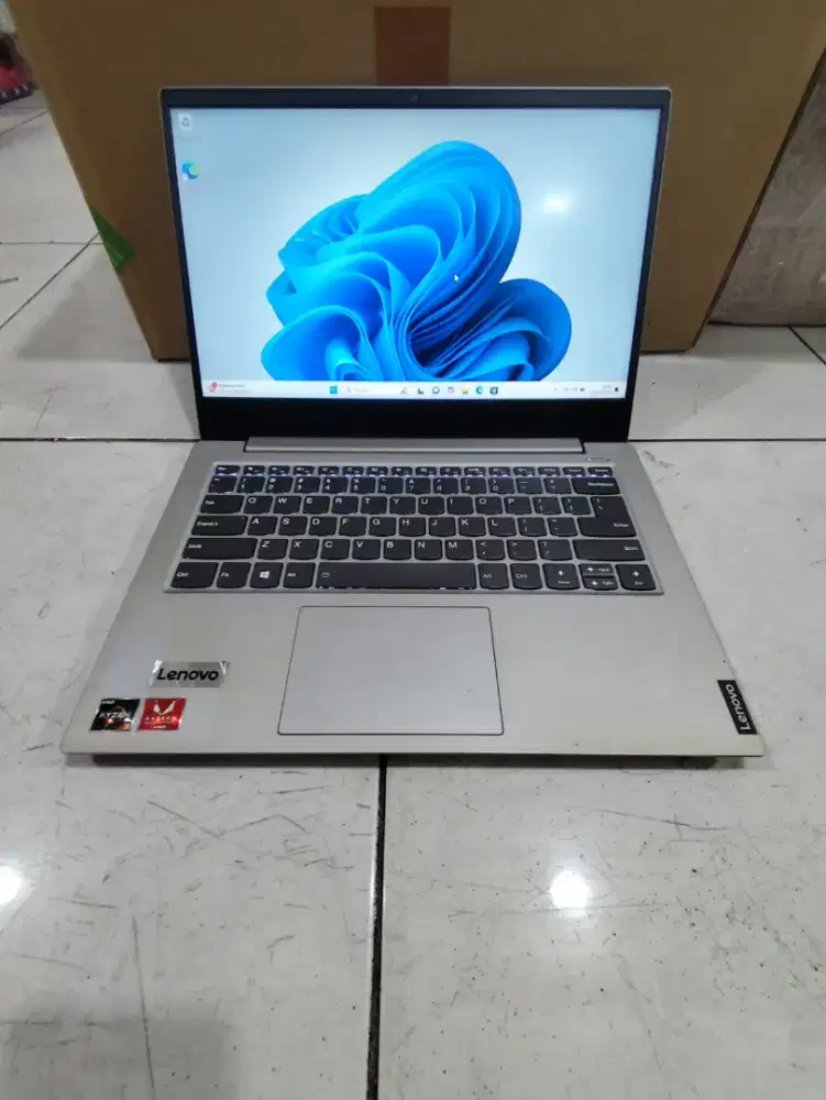 A923 lenovo and ryzen 3 3200U ram 8gb SSD 512gb keyboard backligt