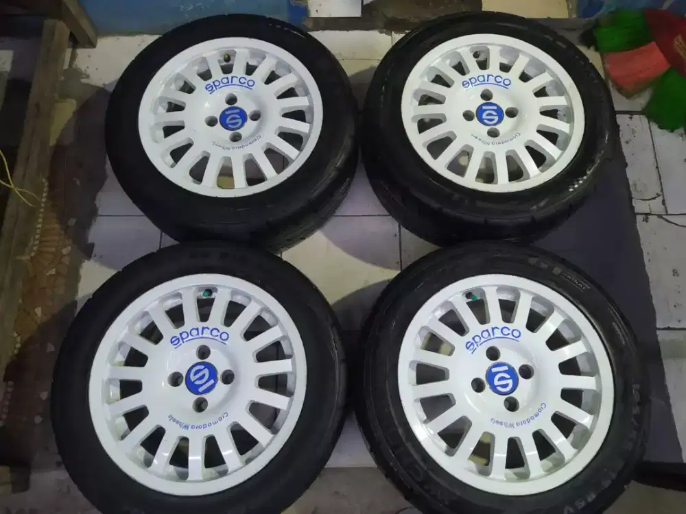 Jual ban mobil masih sangat bagus