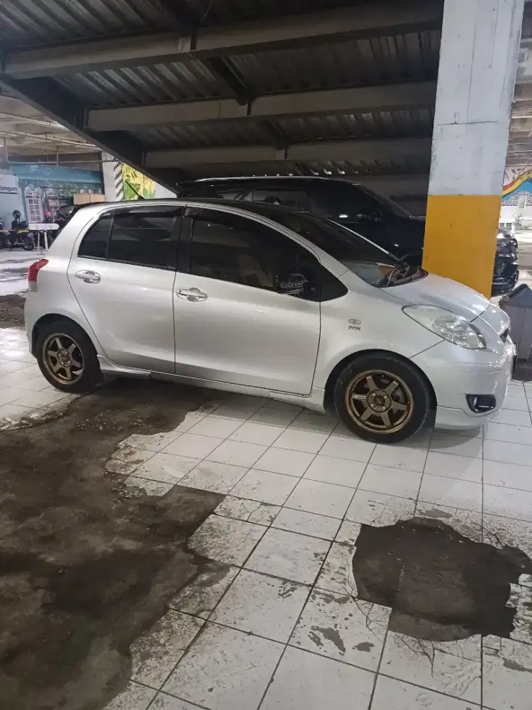 Yaris bakpo E 2009