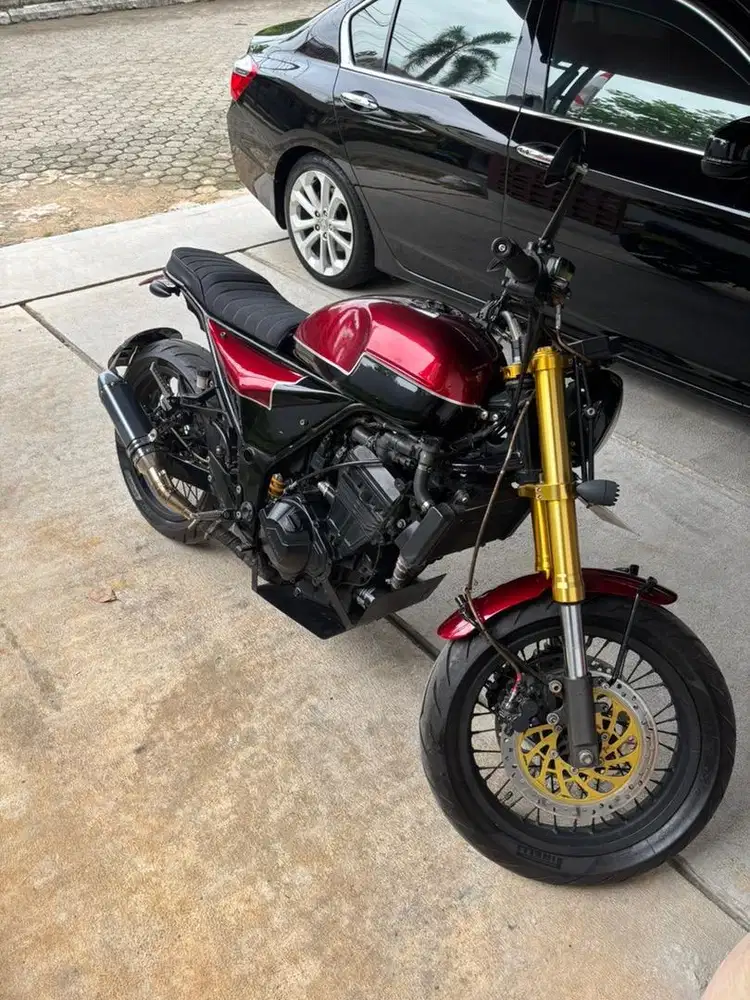 Kawasaki Z250 custom cafe racer