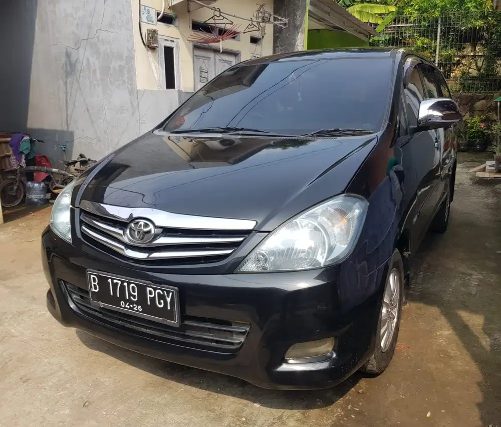 Toyota Kijang Innova V AT 2011 matic