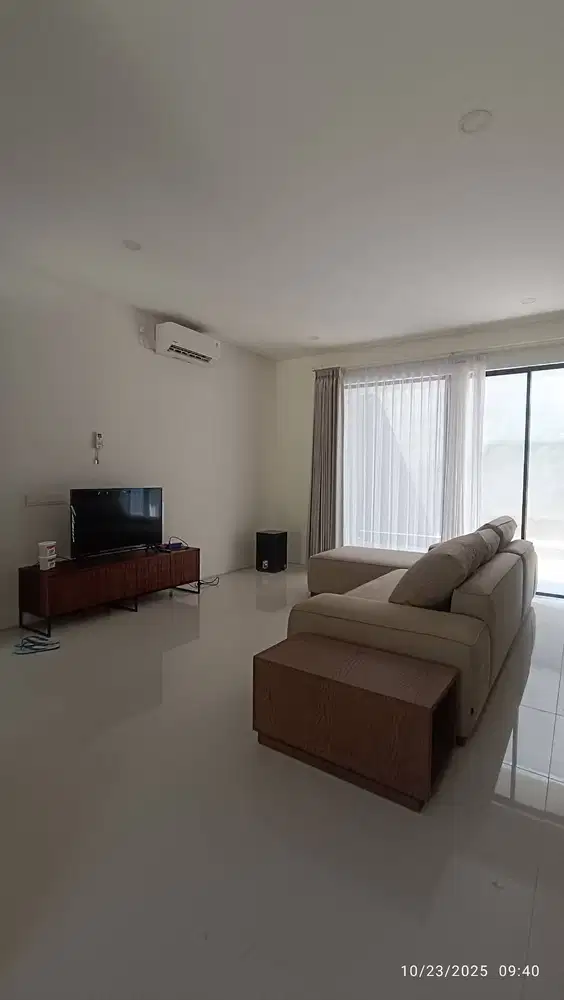 Rumah minimalis 2 lantai furnish Graha Natura kondisi baru siap huni