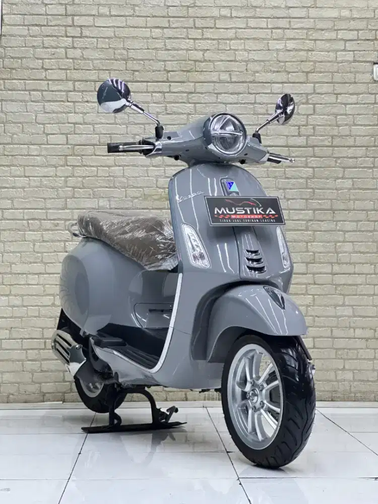 Vespa Primavera 150 2023 odo 8000 warna pilihan